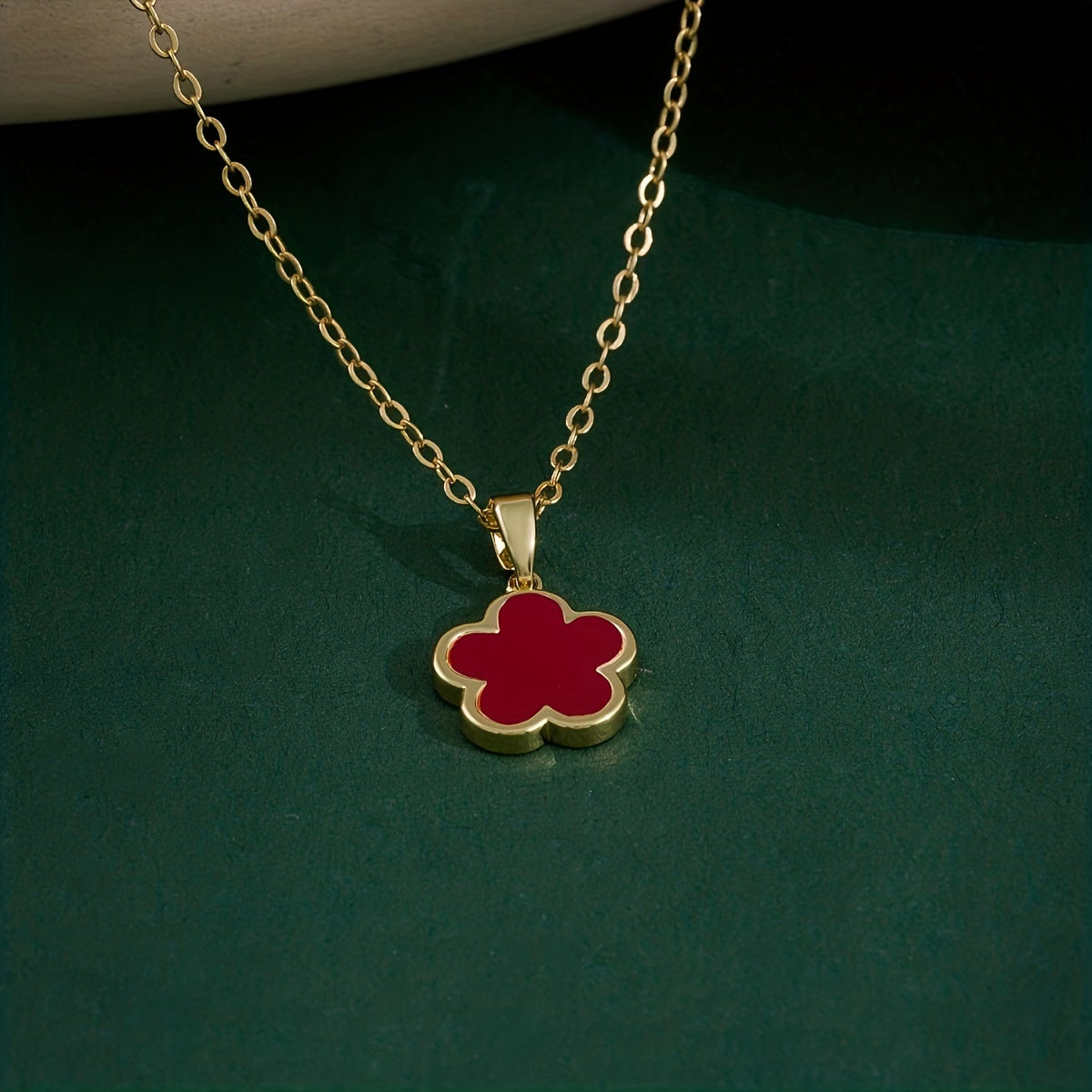 Five-Petal Flower Copper Pendant Necklace - Elegant Daily Wear Jewelry for Women, Perfect Gift for Friends, Family, and Loved Ones on Any Occasion