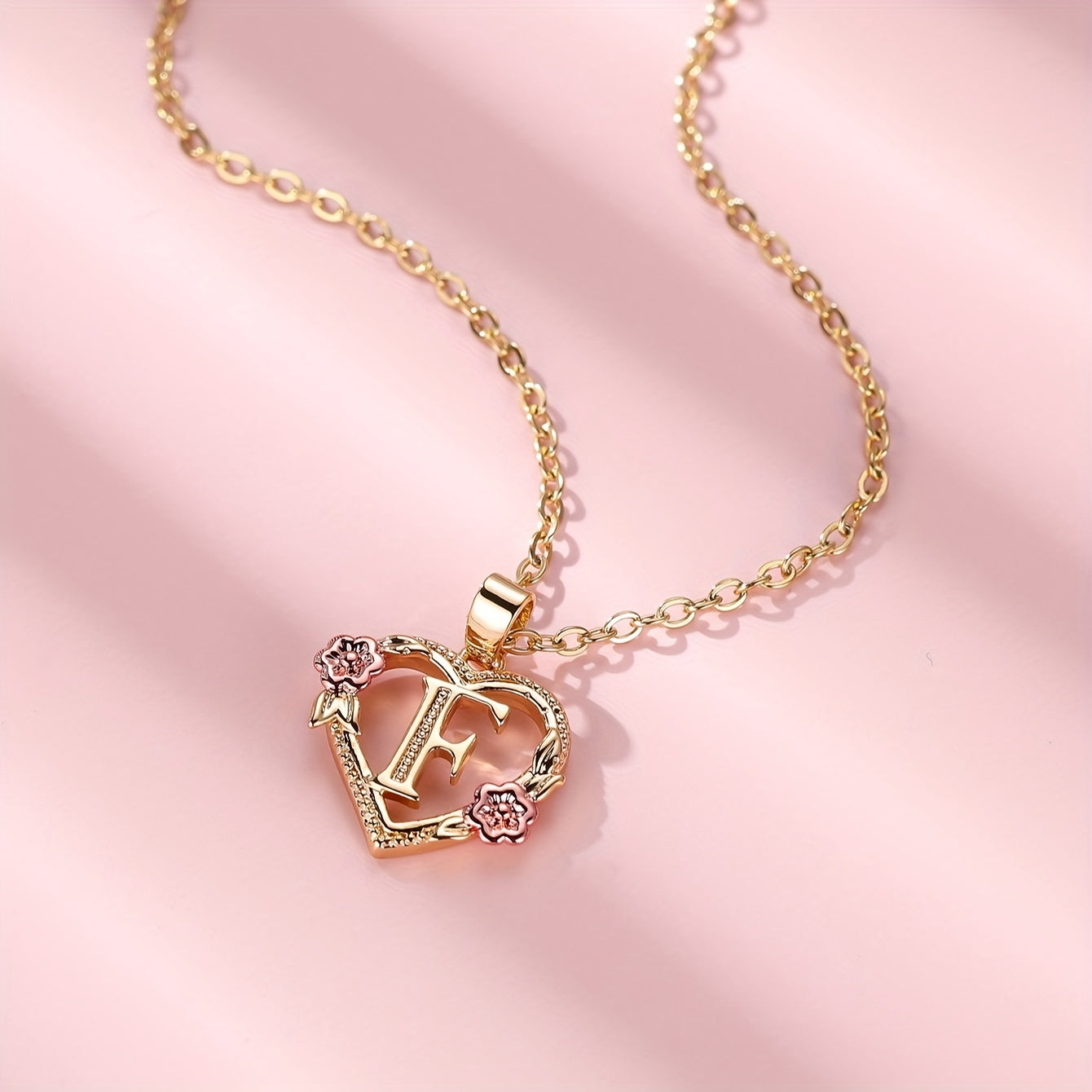 Exquisite Golden Initial Necklace Heart Carved 26 Letter A-Z And Flower Necklace For Women Daily Party Holiday Decoration Gift