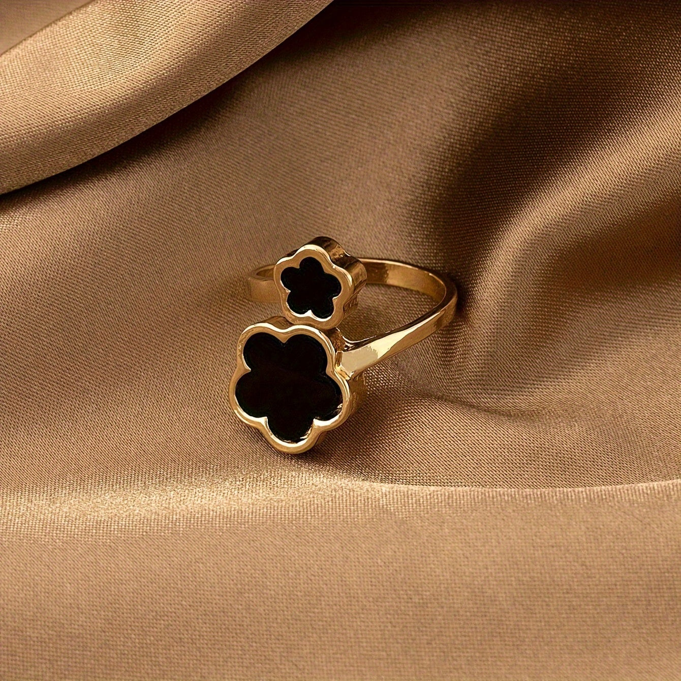 Elegant Clover Flower Open Adjustable Ring Classic Daily Wear Finger Ring Holiday Gift
