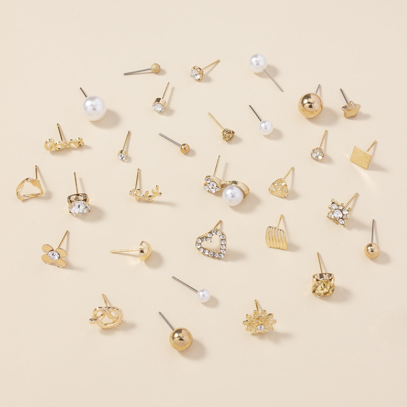 A Set of 30 Stylish Heart-Shaped Letter Stud Earrings