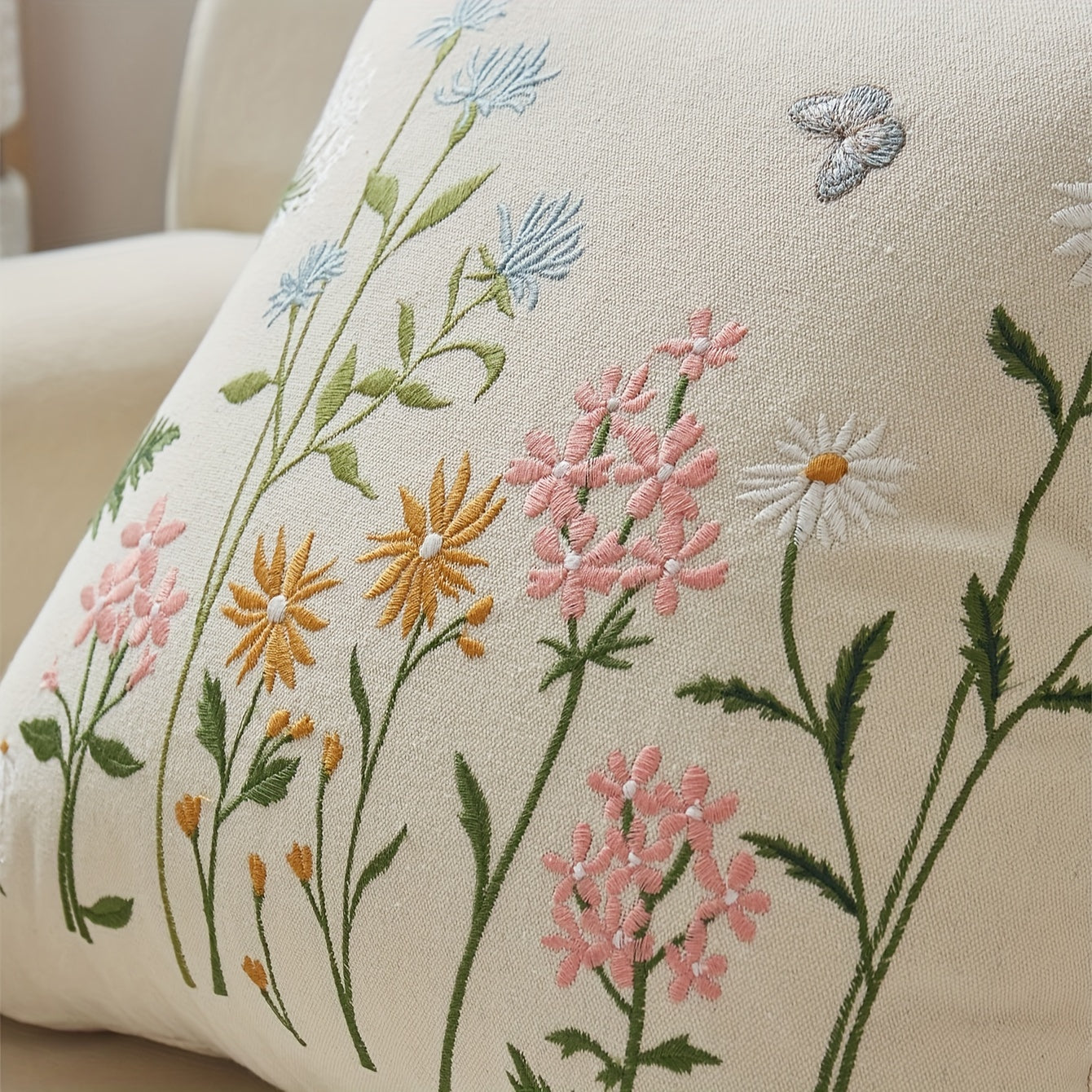 1pc Vibrant Floral Plant Flower Pattern Cushion Cover - Premium Polyester Decorative Pillow Case for Living Room, Bedroom & Sofa - Exclusive Collectible Buildings Theme (Cushion Not Included)