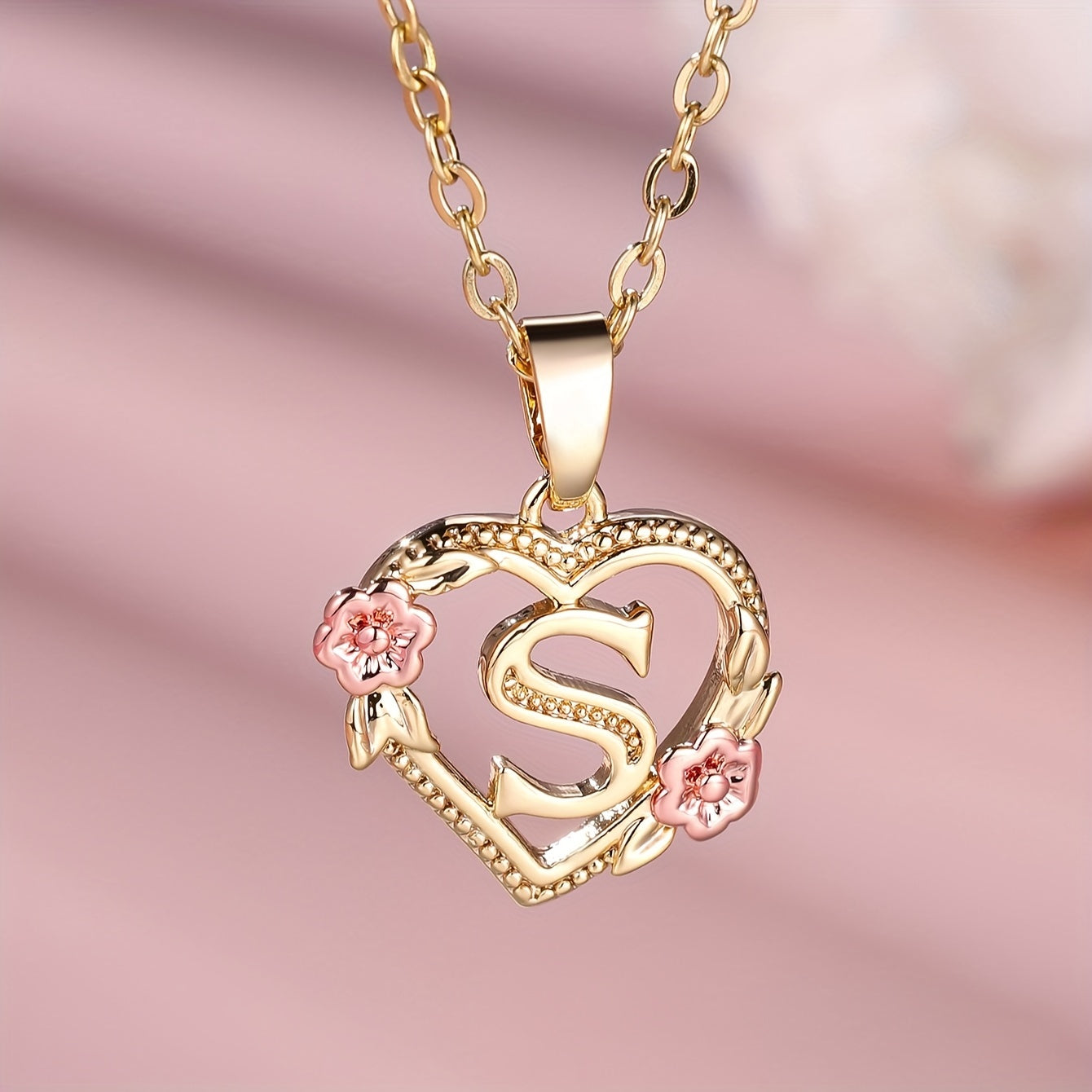 Exquisite Golden Initial Necklace Heart Carved 26 Letter A-Z And Flower Necklace For Women Daily Party Holiday Decoration Gift