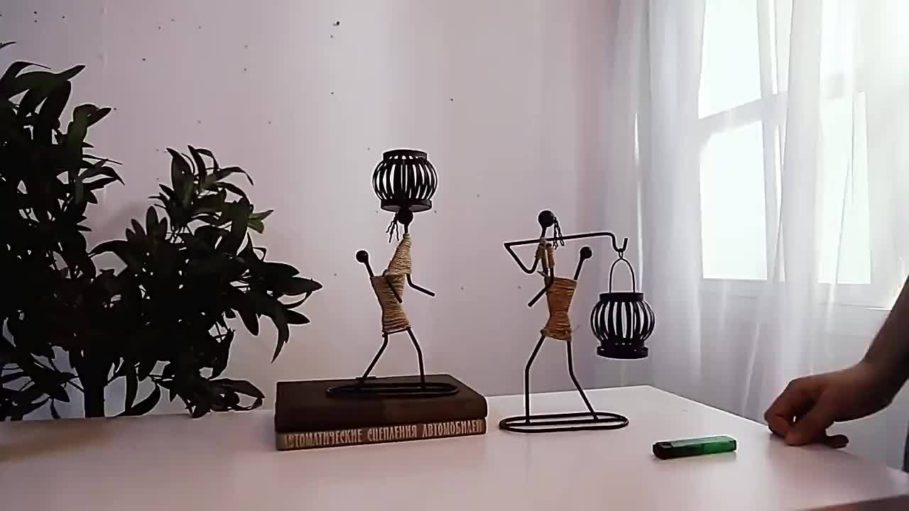 [1pc Lady Character Candle Holder] 1pc Metal Shaped Candle Holder With A Lady Character Design, Christmas Decoration, Christmas Candle Holder