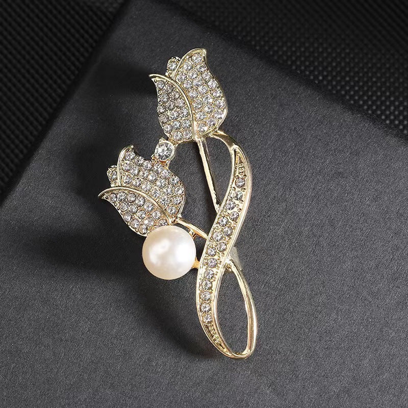Elegant Tulip Flower Brooch Pin with Sparkling Rhinestones and Pearl Accent, Alloy Fashion Accessory for Women'S Clothing, Perfect for Daily Wear or Banquet Occasion