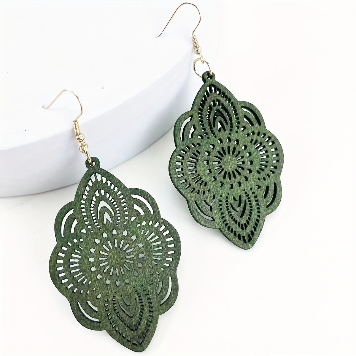 Green/ Black Carved Flower Pattern Dangle Earrings Retro Elegant Style Wooden Jewelry Delicate Holiday Vacation Ear Ornaments