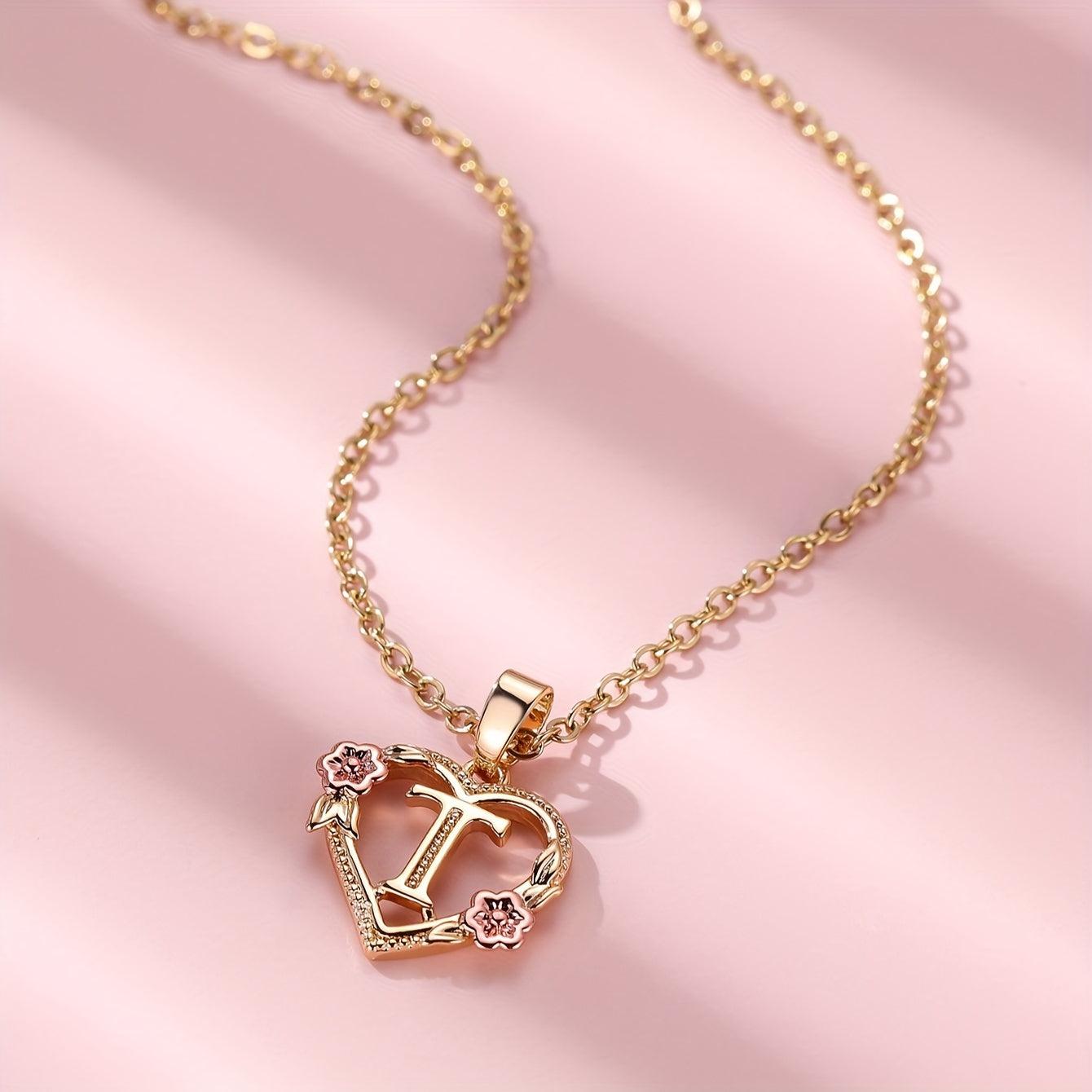 Exquisite Golden Initial Necklace Heart Carved 26 Letter A-Z And Flower Necklace For Women Daily Party Holiday Decoration Gift