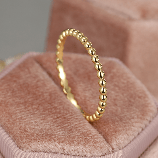 A small polka dot glossy design ladies' ring for a ring party.