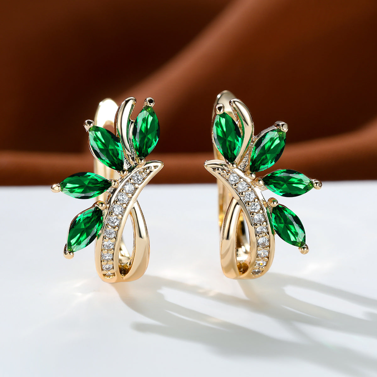1 Pair Marquise Cut Green Stone Leaf Clips Earrings