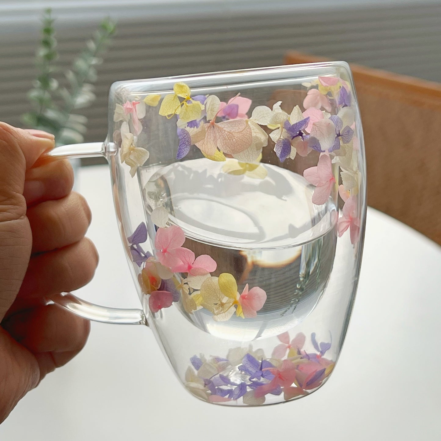 1pc Elegant Double-Walled Glass Coffee Mug with Dried Flower Detail - Thermal Insulated Drinkware for All Seasons - Ideal Birthday Present