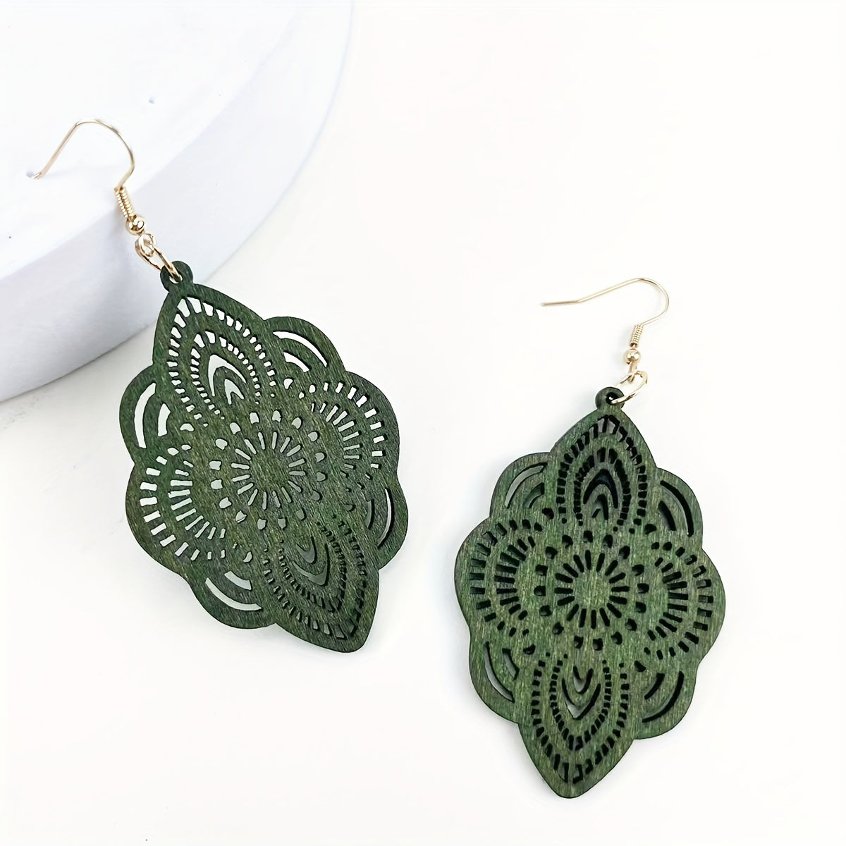 Green/ Black Carved Flower Pattern Dangle Earrings Retro Elegant Style Wooden Jewelry Delicate Holiday Vacation Ear Ornaments