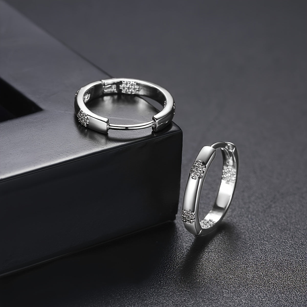 1 Pair Elegant Huggie Hoop Earrings