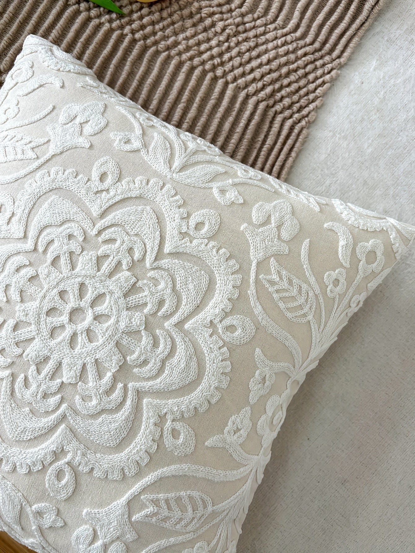 Elegant Floral Mandala Cushion Cover - Contemporary Woven Design with Zipper, Perfect for Any Room, Pillow Not Included