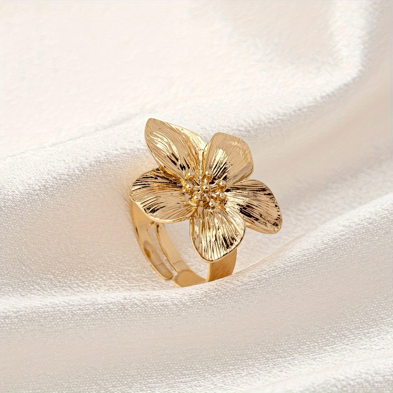 One Lady Open Ring Simple Flower Shape Open Adjustable Ring Suitable For Everyday And Banquet Wear