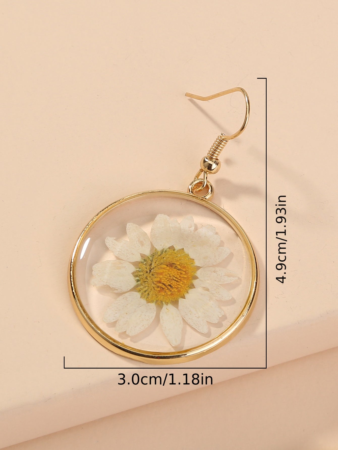 Nooxian White Chrysanthemum Dangle Earrings - Nickle-Free Copper Boho with Golden-Tone Finish, Botanical Flower Earrings for, for Casual Attire & Getaways, Year-Round