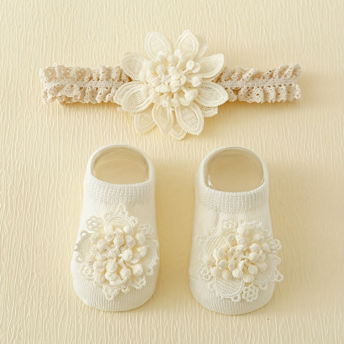 1 Pair of Adorable Flower Pattern Low-Cut Ankle Socks & Hairbands Set