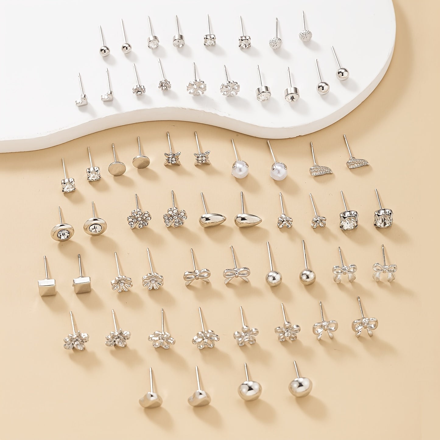 [30 Pairs Stylish Silvery Pearl Earrings] A Set of 30 Pairs of Stylish And Simple Silvery Metal Water Drill Heart-Shaped Faux Pearl Earrings in Various Flower Designs, Perfect for Gifting During Holidays And Suitable for Ever