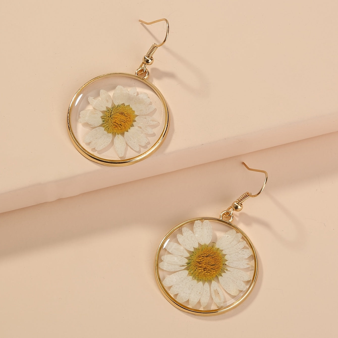 Nooxian White Chrysanthemum Dangle Earrings - Nickle-Free Copper Boho with Golden-Tone Finish, Botanical Flower Earrings for, for Casual Attire & Getaways, Year-Round