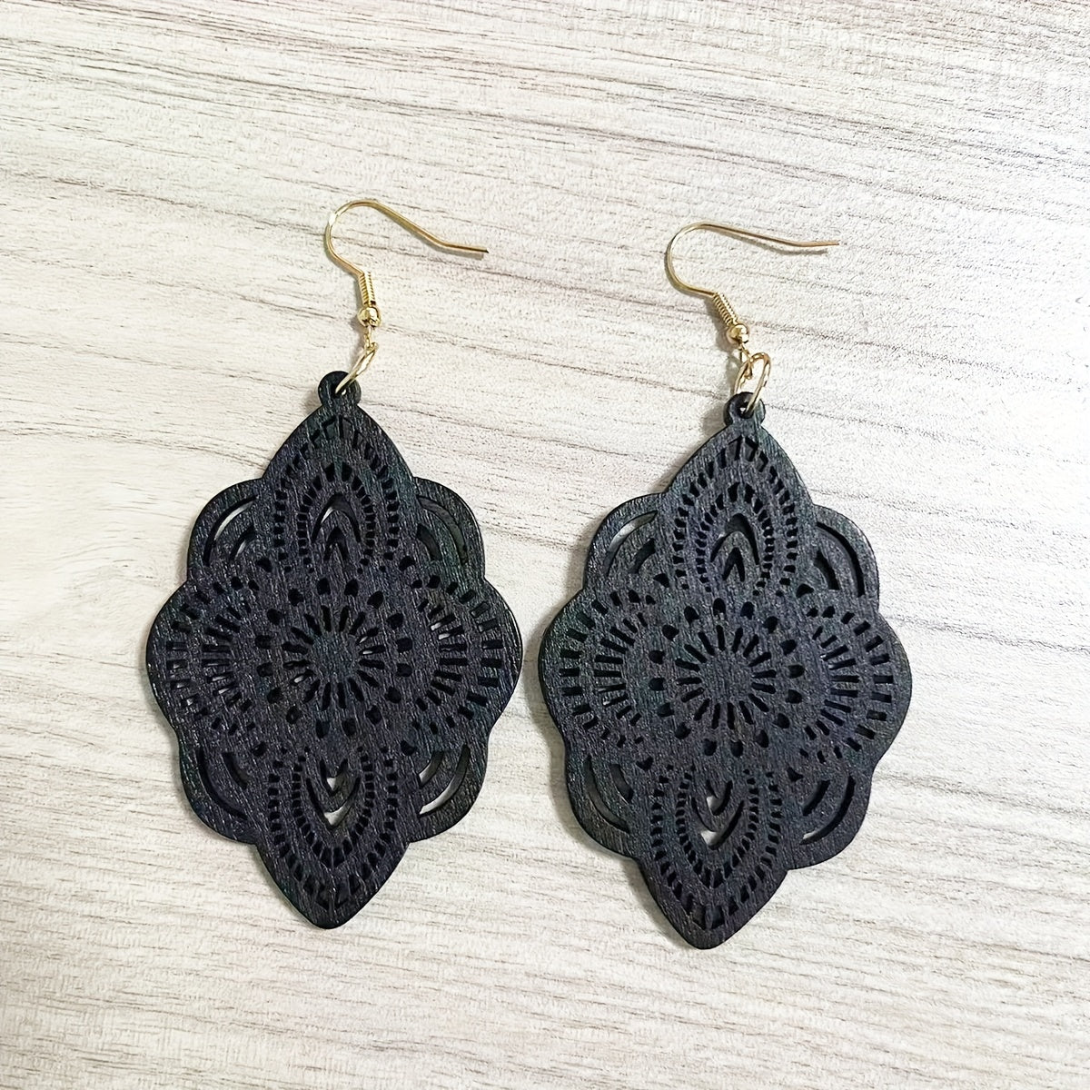 Green/ Black Carved Flower Pattern Dangle Earrings Retro Elegant Style Wooden Jewelry Delicate Holiday Vacation Ear Ornaments