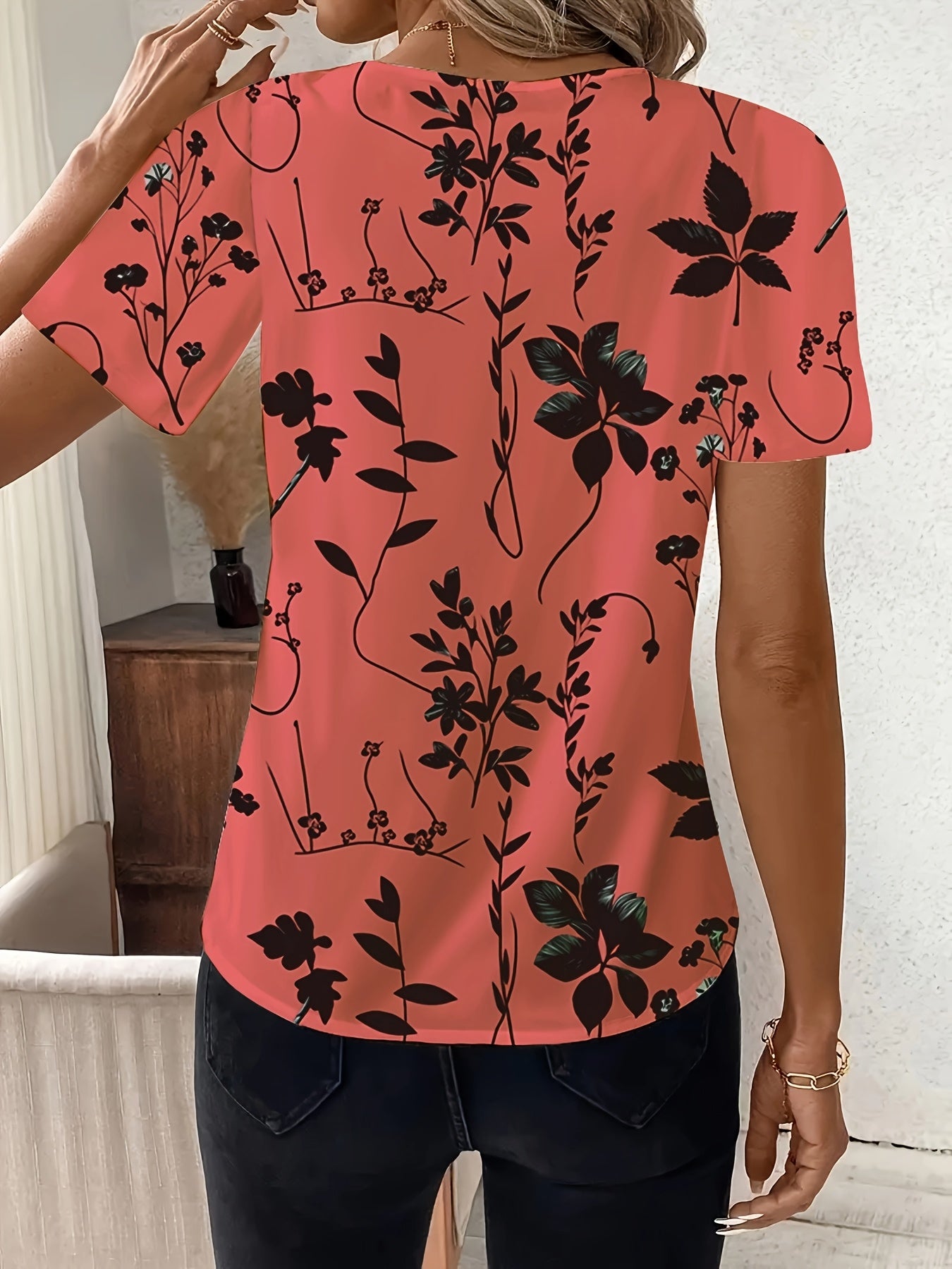 New Spring and Summer Fashionable Elegant Women's Shirt with Geometric Flower Pattern, Chest Pleats and V-Neck Short Sleeves