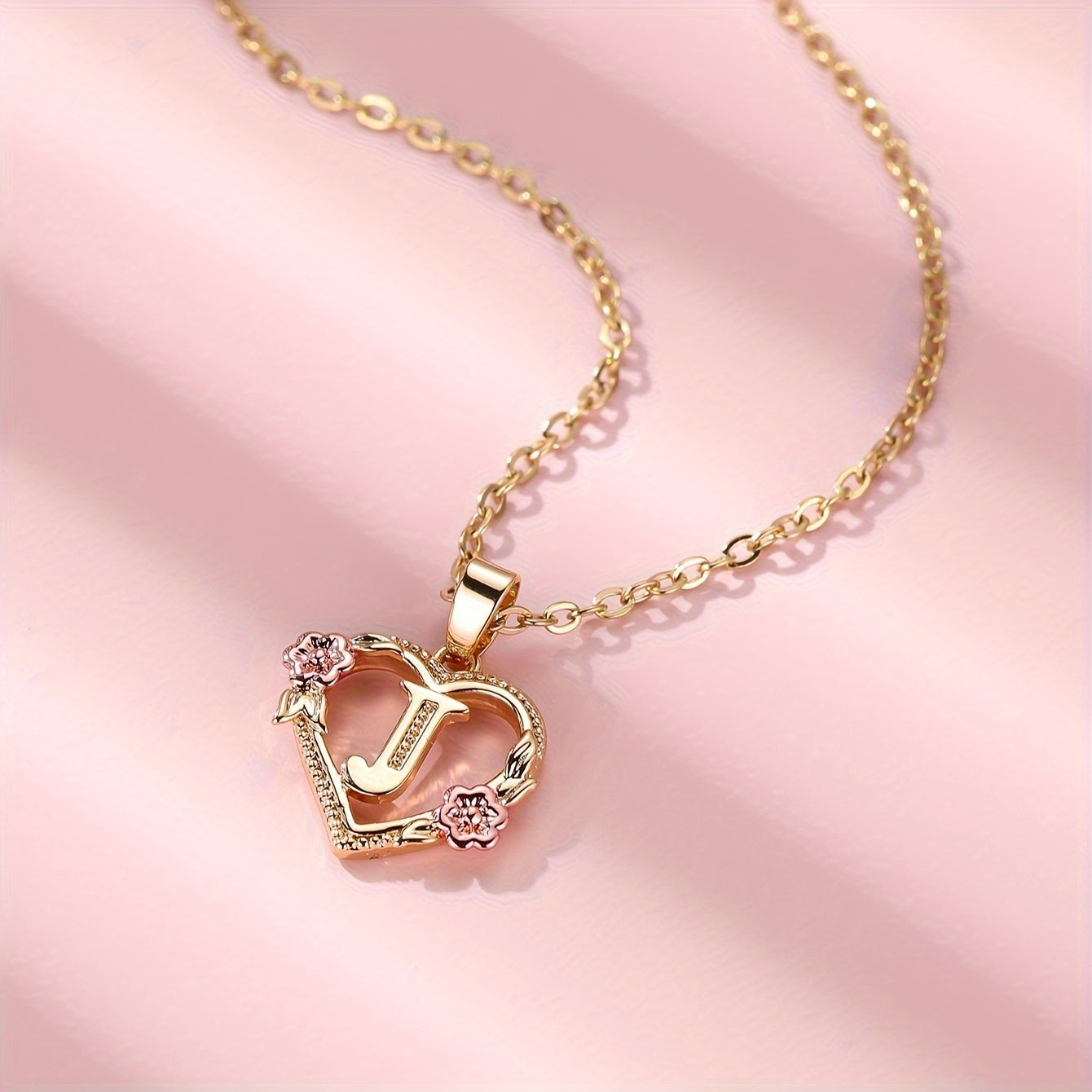 Exquisite Golden Initial Necklace Heart Carved 26 Letter A-Z And Flower Necklace For Women Daily Party Holiday Decoration Gift