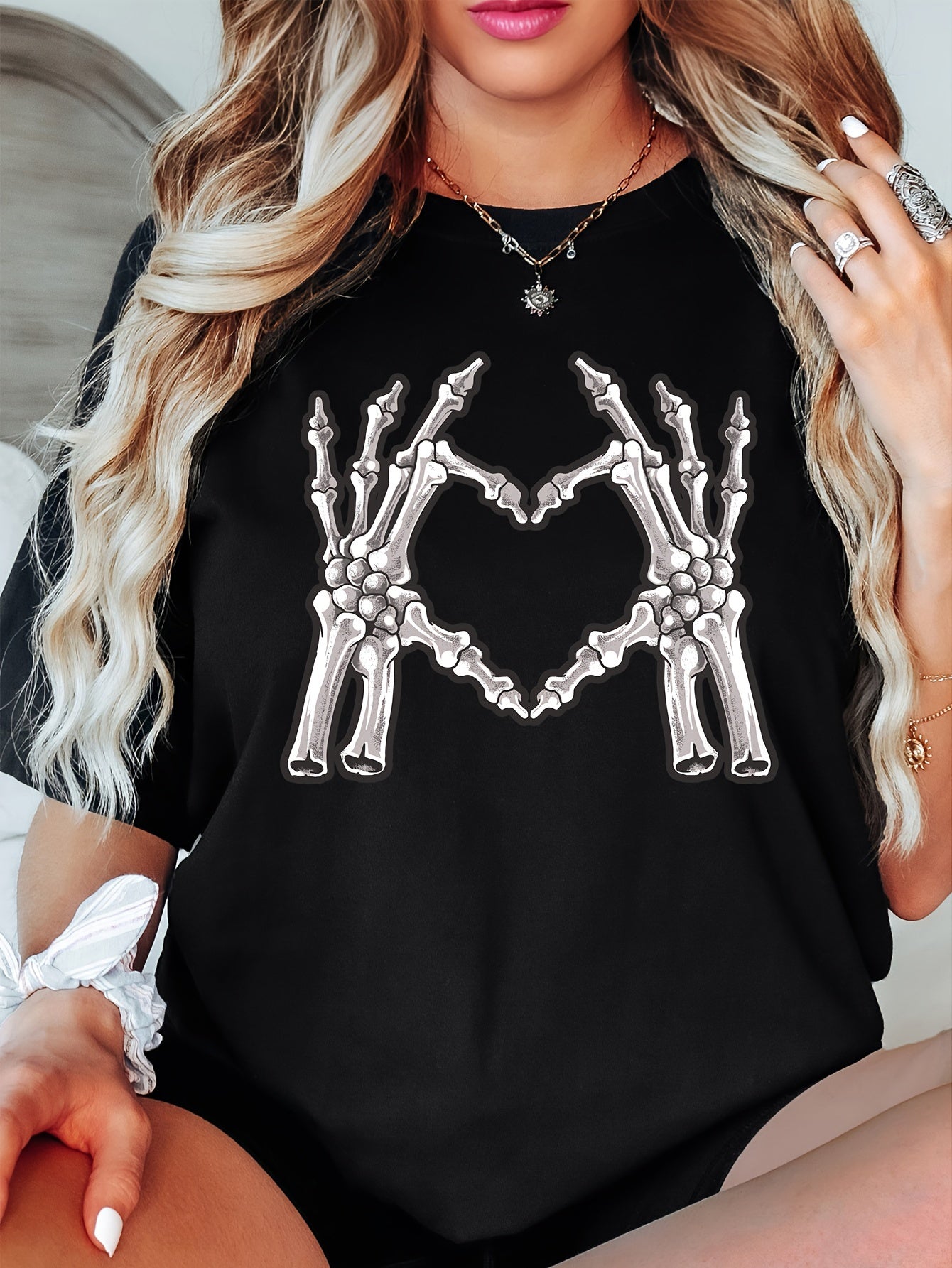 Plus Size Gothic Skull Print Short Sleeve Oversized T-shirt, Women's Plus Casual Pullover T-shirt