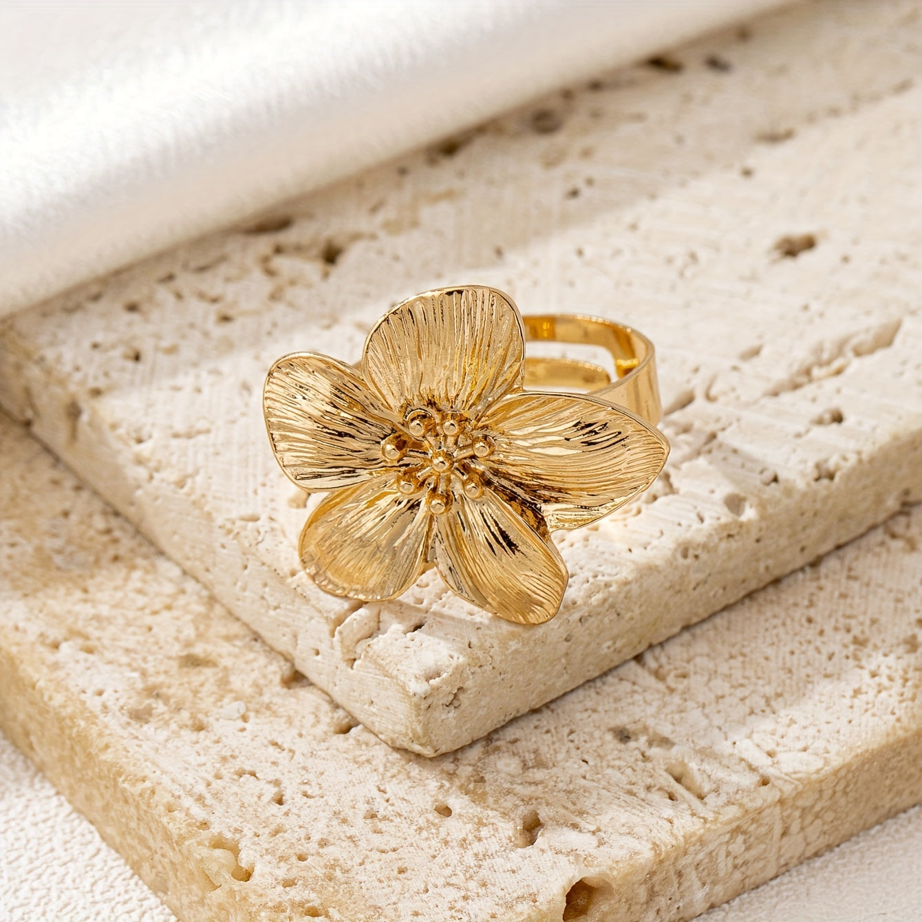 One Lady Open Ring Simple Flower Shape Open Adjustable Ring Suitable For Everyday And Banquet Wear