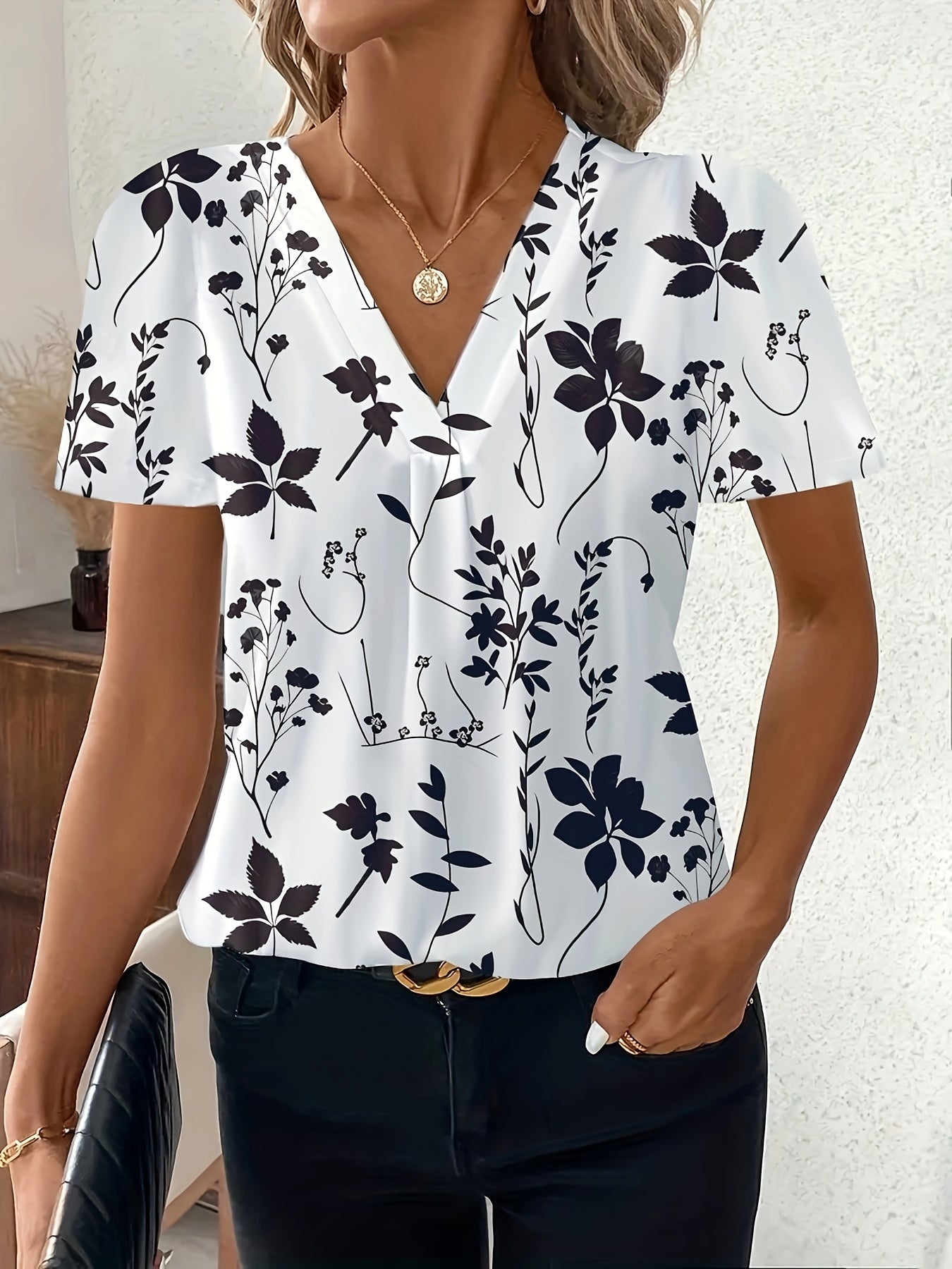 New Spring and Summer Fashionable Elegant Women's Shirt with Geometric Flower Pattern, Chest Pleats and V-Neck Short Sleeves