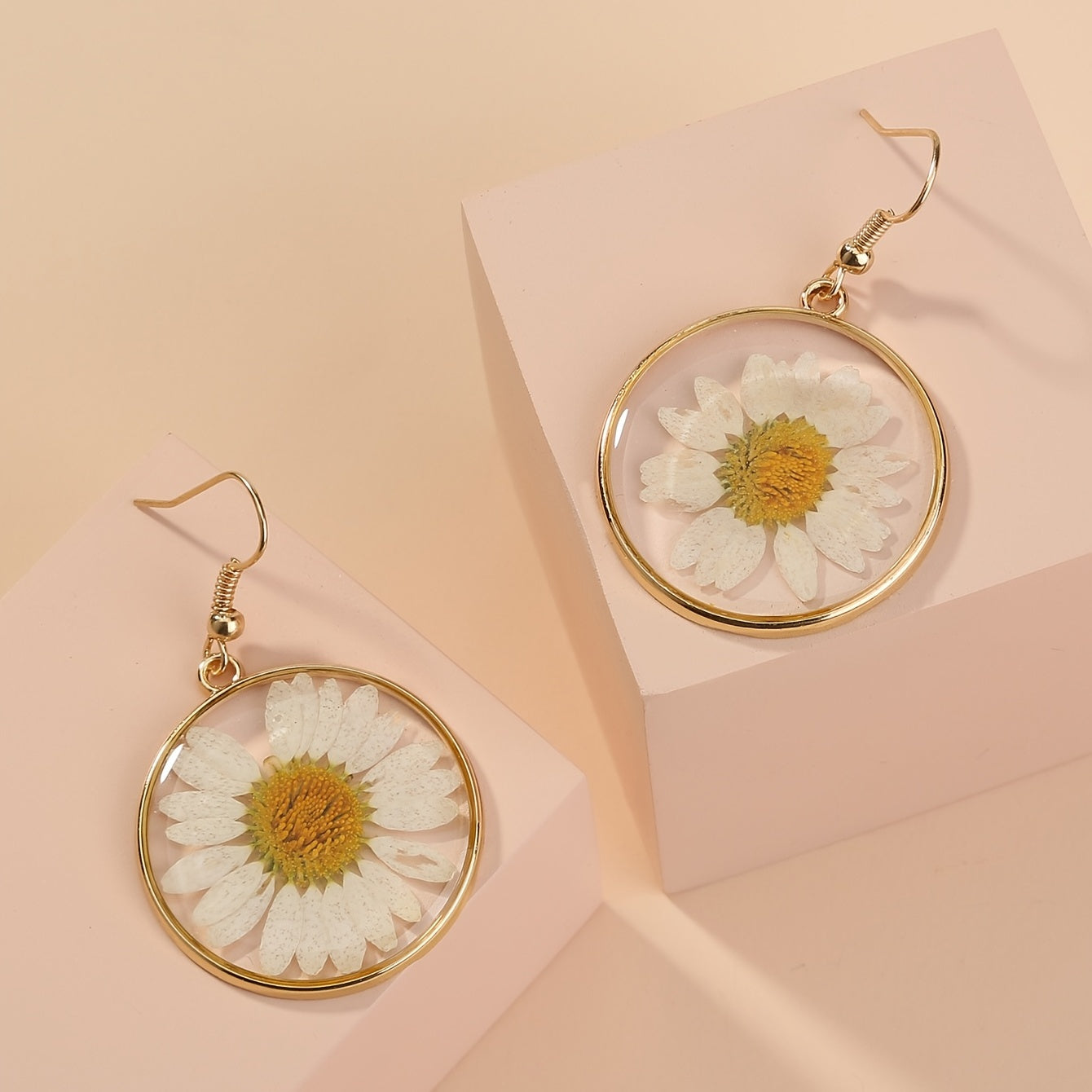 Nooxian White Chrysanthemum Dangle Earrings - Nickle-Free Copper Boho with Golden-Tone Finish, Botanical Flower Earrings for, for Casual Attire & Getaways, Year-Round