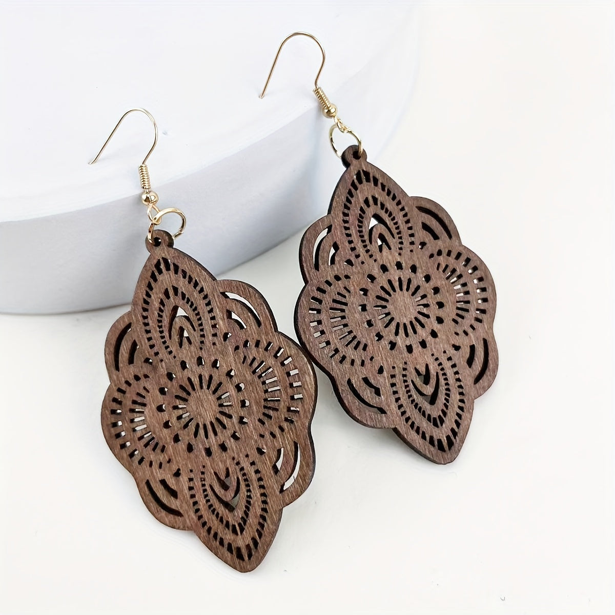 Green/ Black Carved Flower Pattern Dangle Earrings Retro Elegant Style Wooden Jewelry Delicate Holiday Vacation Ear Ornaments