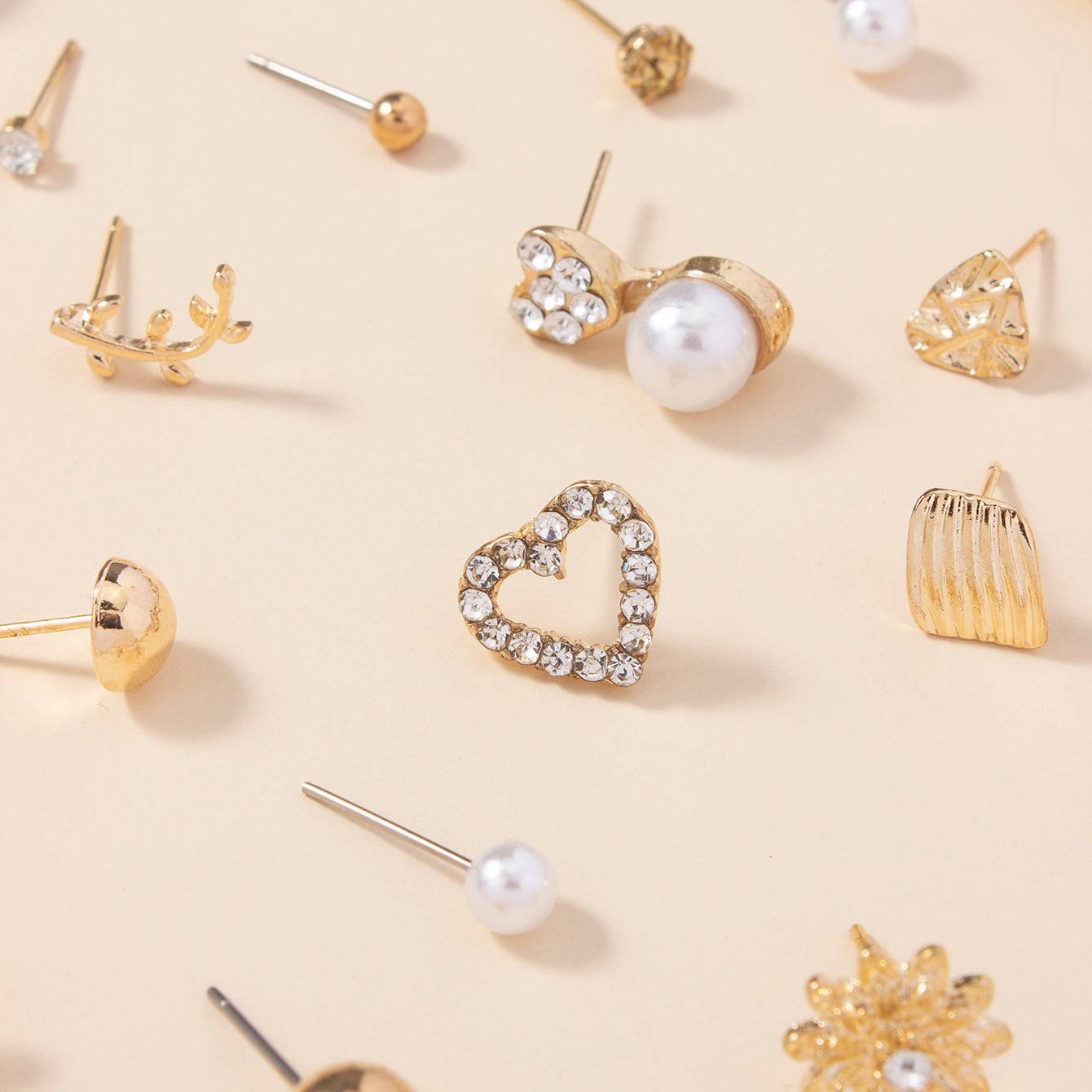 A Set of 30 Stylish Heart-Shaped Letter Stud Earrings