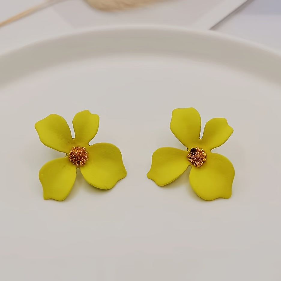 1 Pair of Exquisite Three Dimensional Four Petals Flower Stud Earrings - Fashion Bohemian Chic Design, Durable Zinc Alloy Construction, Luxurious 14K Gold Plating - Elegant Style for Special Occasions
