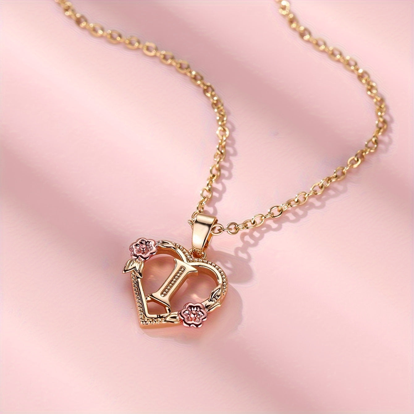 Exquisite Golden Initial Necklace Heart Carved 26 Letter A-Z And Flower Necklace For Women Daily Party Holiday Decoration Gift