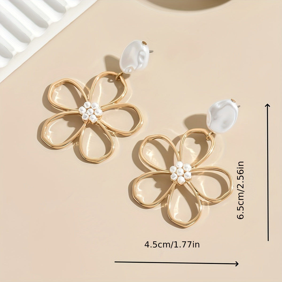Vintage Charm) Elegant Golden-Tone Hollow Flower Design Dangle Earrings with Pearl & Acrylic Accents - Vintage-Inspired Zinc Alloy Fashion Jewelry for Women, Cute Earrings
