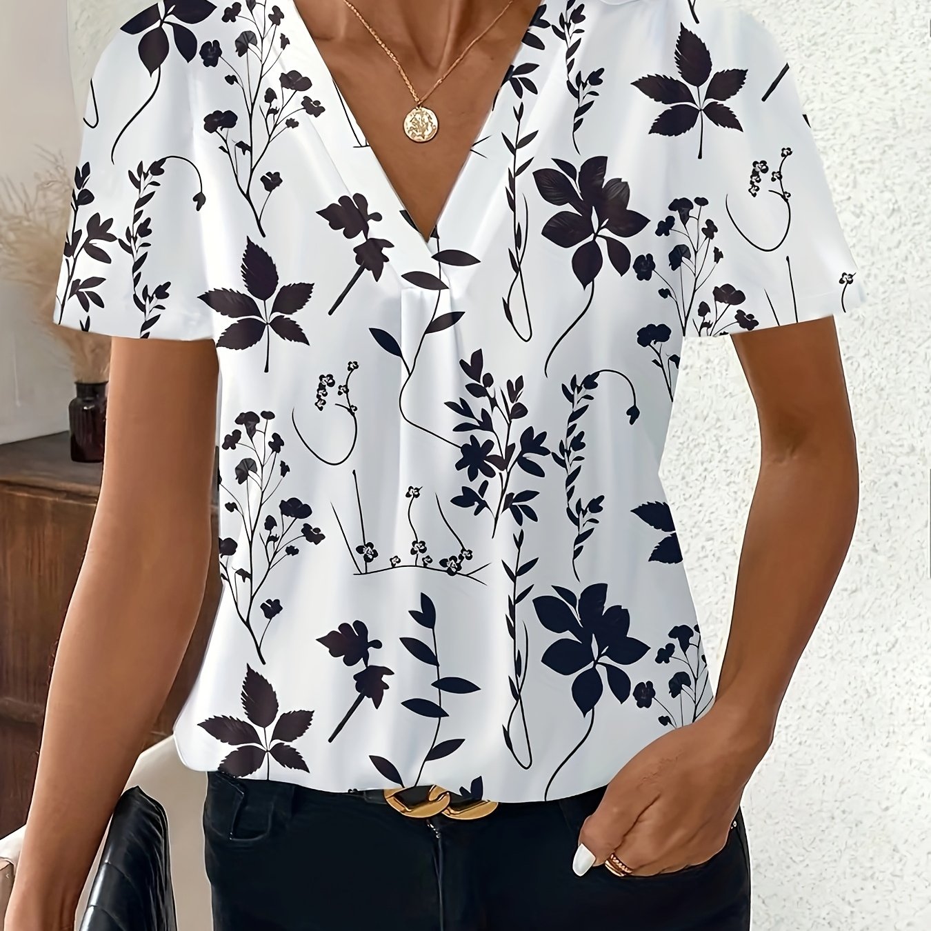 New Spring and Summer Fashionable Elegant Women's Shirt with Geometric Flower Pattern, Chest Pleats and V-Neck Short Sleeves