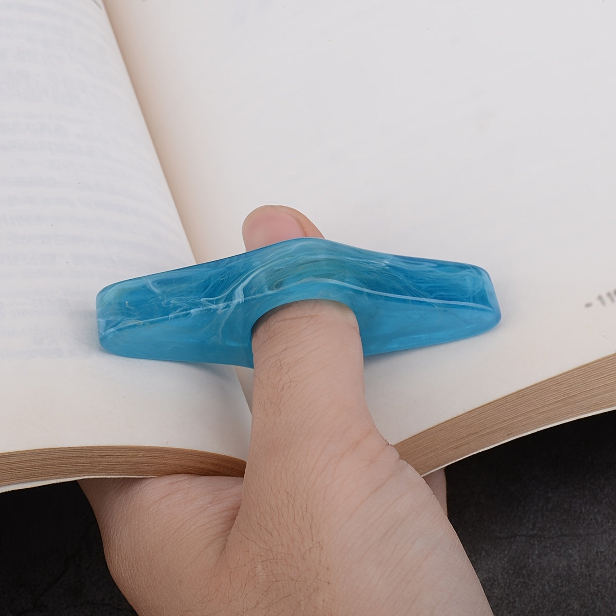 1pc Resin Bookmark Book Stand Reading Aid Creative Thumb Book Support