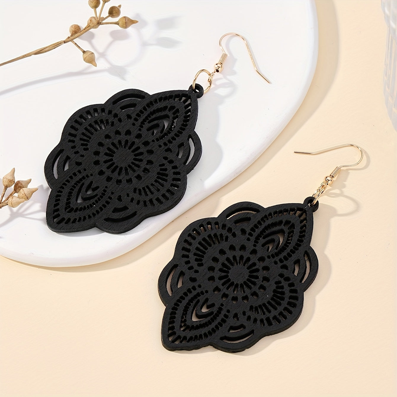 Green/ Black Carved Flower Pattern Dangle Earrings Retro Elegant Style Wooden Jewelry Delicate Holiday Vacation Ear Ornaments