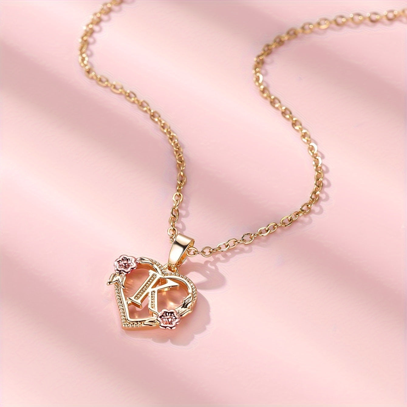 Exquisite Golden Initial Necklace Heart Carved 26 Letter A-Z And Flower Necklace For Women Daily Party Holiday Decoration Gift
