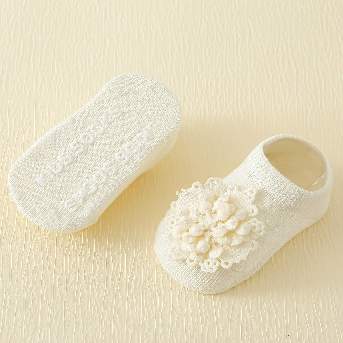1 Pair of Adorable Flower Pattern Low-Cut Ankle Socks & Hairbands Set