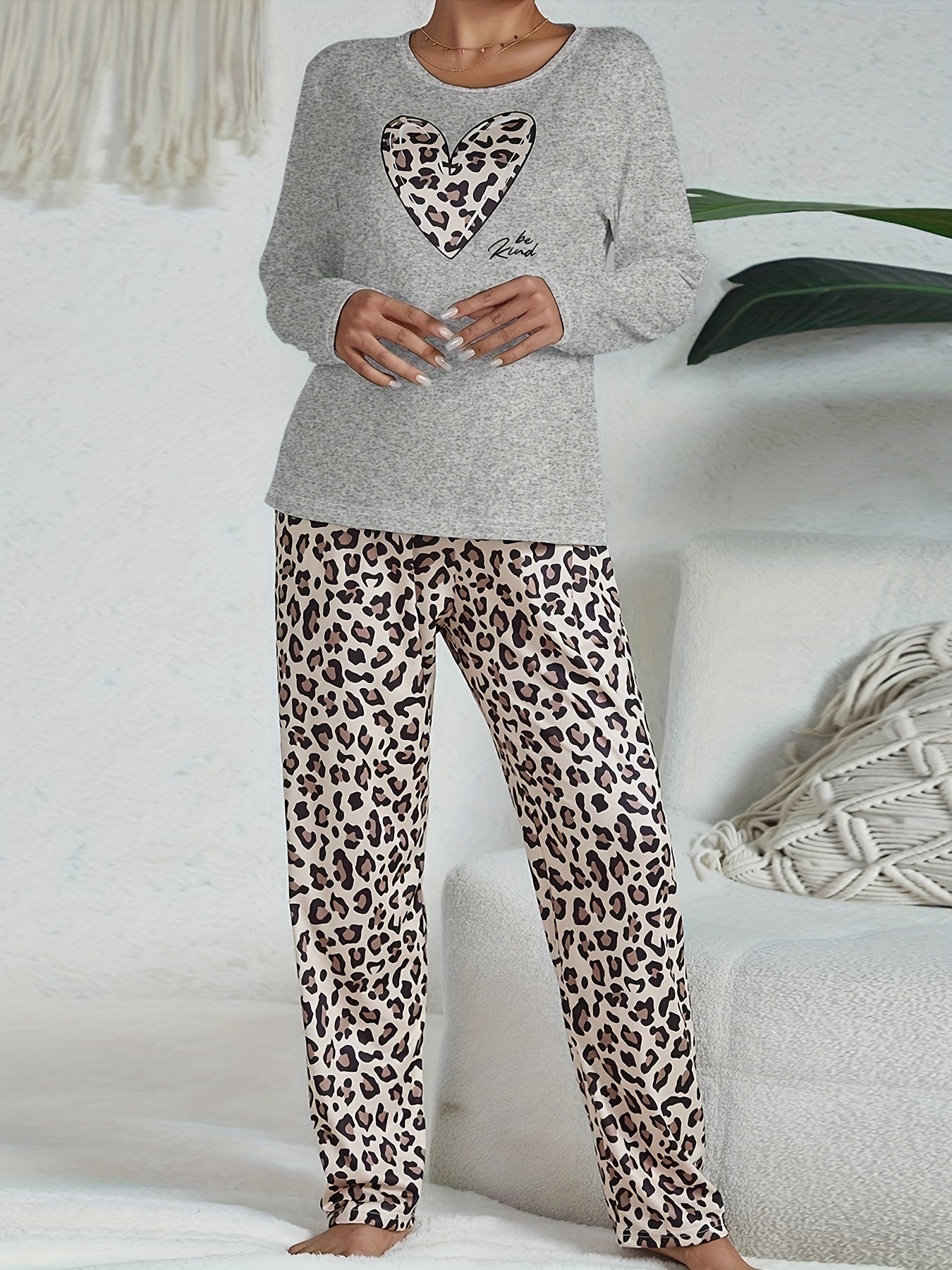 Casual Leopard Pajama Set, Long Sleeve Heart Print Top & Pajama Pants, Women's Sleepwear & Loungewear
