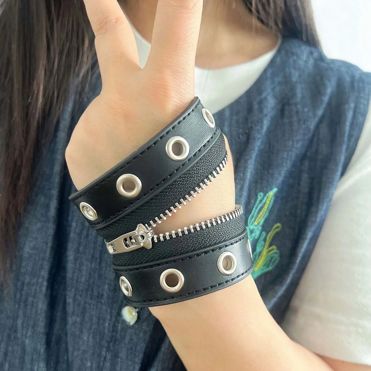 Gothic Leather Bracelet Zipper Punk Rivet Wrap Bracelets Button Wristband Men Women Fashion Accessories