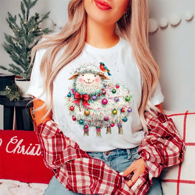 Highland Cow Christmas T-Shirt Tongue Out Scarf Women's Cute Holiday T-Shirt Cartoon Pattern Short Sleeve Regular Casual T-Shirt