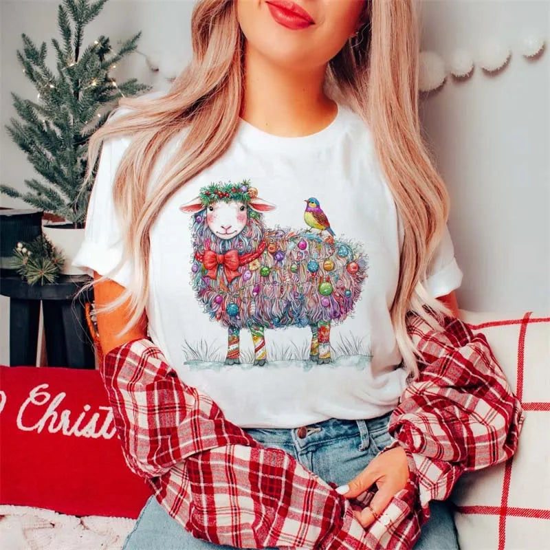 Highland Cow Christmas T-Shirt Tongue Out Scarf Women's Cute Holiday T-Shirt Cartoon Pattern Short Sleeve Regular Casual T-Shirt
