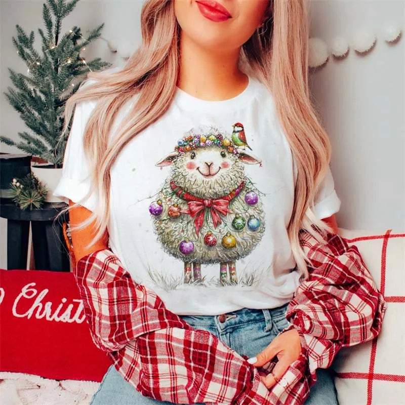 Highland Cow Christmas T-Shirt Tongue Out Scarf Women's Cute Holiday T-Shirt Cartoon Pattern Short Sleeve Regular Casual T-Shirt