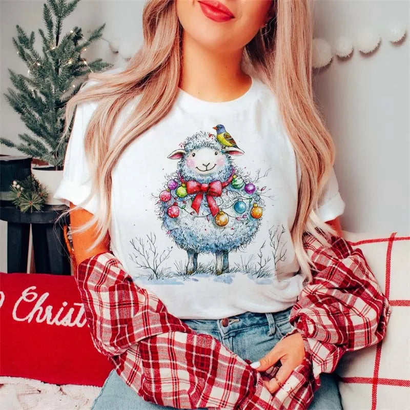 Highland Cow Christmas T-Shirt Tongue Out Scarf Women's Cute Holiday T-Shirt Cartoon Pattern Short Sleeve Regular Casual T-Shirt