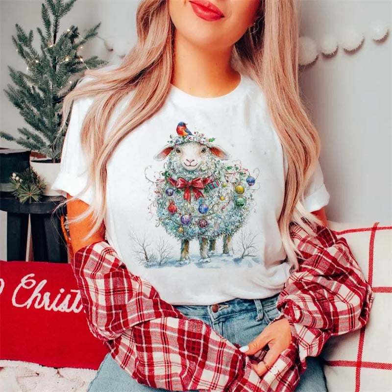 Highland Cow Christmas T-Shirt Tongue Out Scarf Women's Cute Holiday T-Shirt Cartoon Pattern Short Sleeve Regular Casual T-Shirt