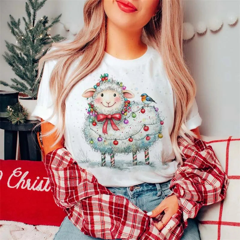 Highland Cow Christmas T-Shirt Tongue Out Scarf Women's Cute Holiday T-Shirt Cartoon Pattern Short Sleeve Regular Casual T-Shirt