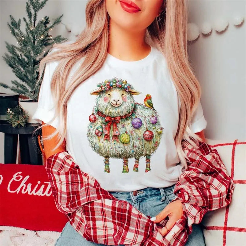 Highland Cow Christmas T-Shirt Tongue Out Scarf Women's Cute Holiday T-Shirt Cartoon Pattern Short Sleeve Regular Casual T-Shirt
