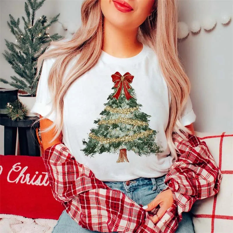 Highland Cow Christmas T-Shirt Tongue Out Scarf Women's Cute Holiday T-Shirt Cartoon Pattern Short Sleeve Regular Casual T-Shirt