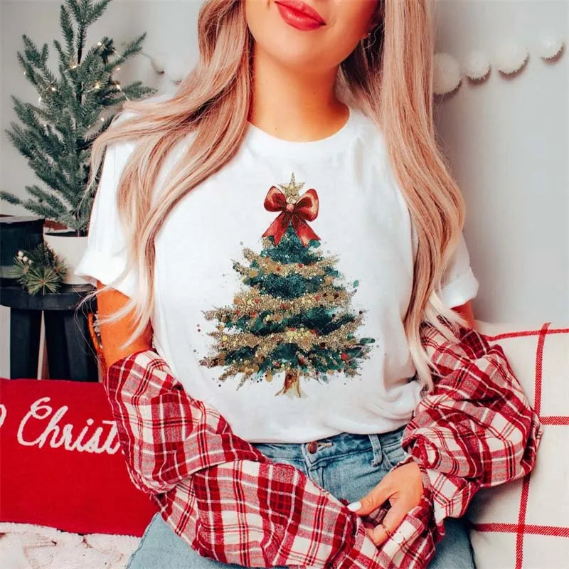 Highland Cow Christmas T-Shirt Tongue Out Scarf Women's Cute Holiday T-Shirt Cartoon Pattern Short Sleeve Regular Casual T-Shirt