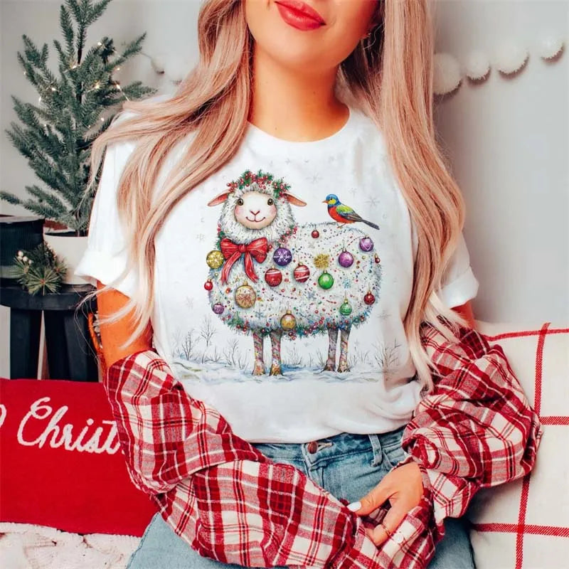 Highland Cow Christmas T-Shirt Tongue Out Scarf Women's Cute Holiday T-Shirt Cartoon Pattern Short Sleeve Regular Casual T-Shirt